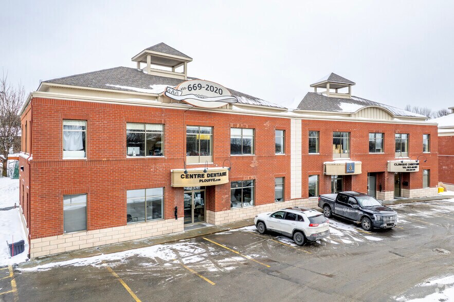 More Photos Of 2370-2374 Saint-Martin Boul E, Laval Medical For Sale
