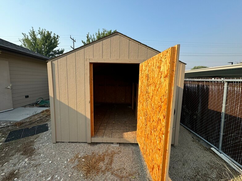 More Photos Of 6224 W State St, Boise Veterinarian Kennel For Sale