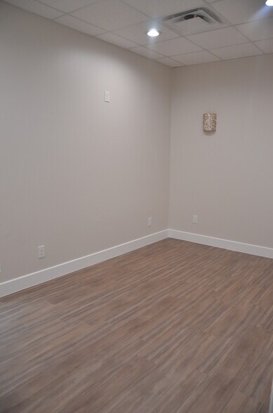 More Photos Of 7115 FM 2920, Spring Unknown For Lease