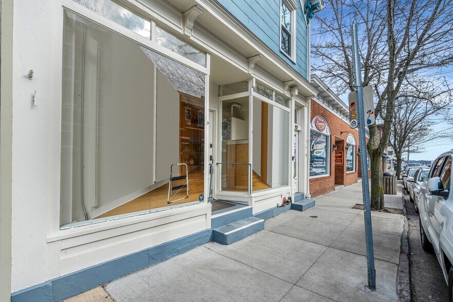 More Photos Of 136-138 Main St, Greenport Storefront Retail Residential For Sale