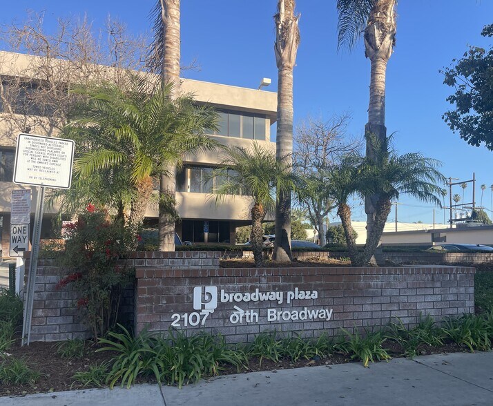 More Photos Of 2107 N Broadway, Santa Ana Loft Creative Space For Sale