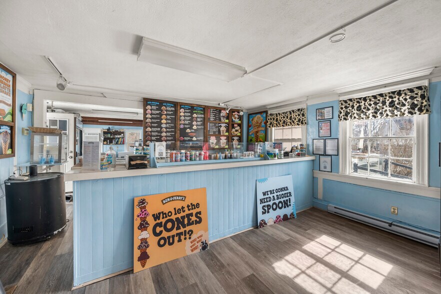 More Photos Of 3-5 Union St, Kennebunkport Storefront Retail Office For Sale