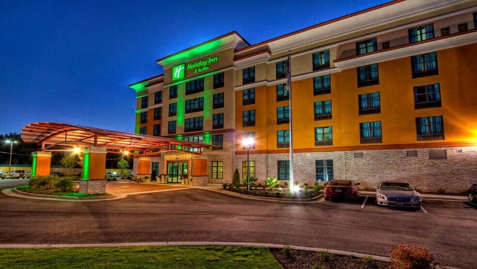 More Photos Of 923 N Gloster St, Tupelo Hotel For Sale