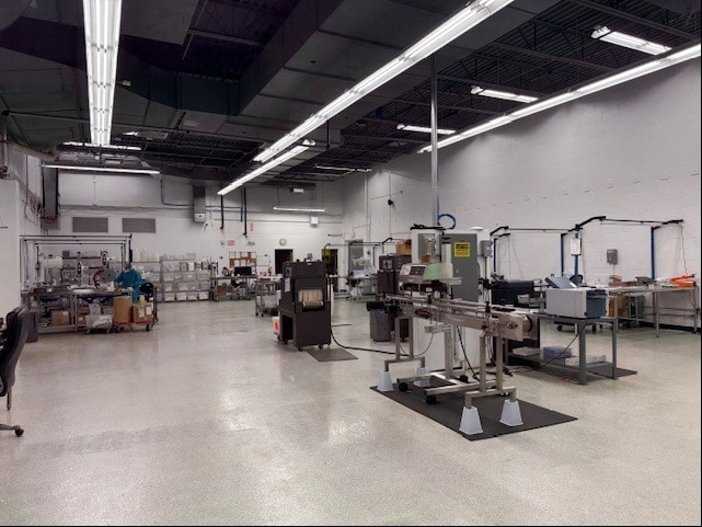 More Photos Of 425 Barclay Blvd, Lincolnshire Research And Development For Lease