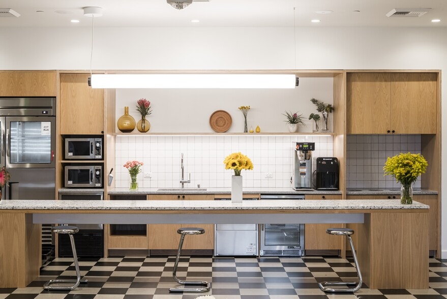 More Photos Of 21255 Burbank Blvd, Woodland Hills Coworking Space