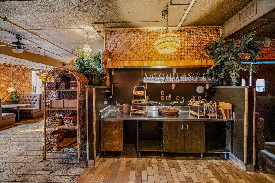 More Photos Of 1900 & 1924 Marshall St NE, Minneapolis Restaurant For Sale