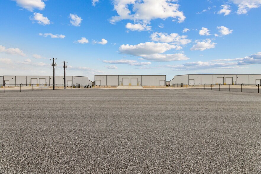 More Photos Of 10042 FM 1976, Universal City Unknown For Lease