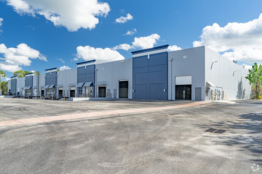 More Photos Of 14924 Corporate Rd S, Jupiter Manufacturing For Lease