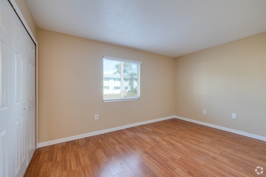 More Photos Of 8372 Beacon Blvd, Fort Myers Apartments For Sale
