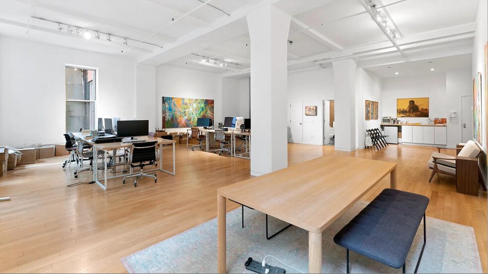 More Photos Of 40-42 W 17th St, New York Apartments For Lease