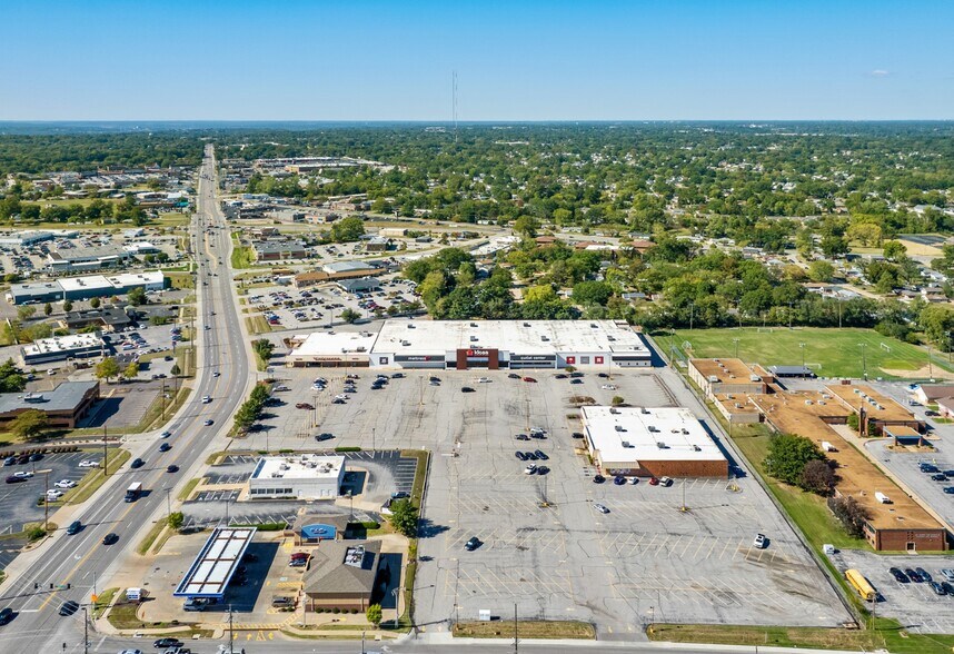 More Photos Of 5796 S Lindbergh Blvd, Saint Louis Freestanding For Lease