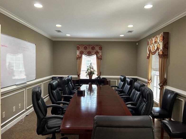 More Photos Of 10888 Crabapple Rd, Roswell Loft Creative Space For Lease