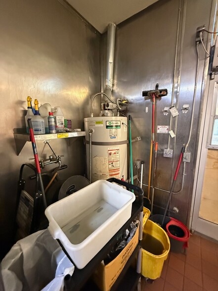 More Photos Of 535-611 W Main St, Alhambra Storefront Retail Office For Lease