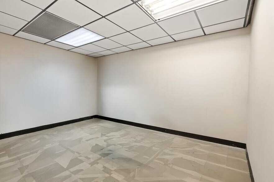 More Photos Of 223 Fearing Blvd, Toledo Freestanding For Lease