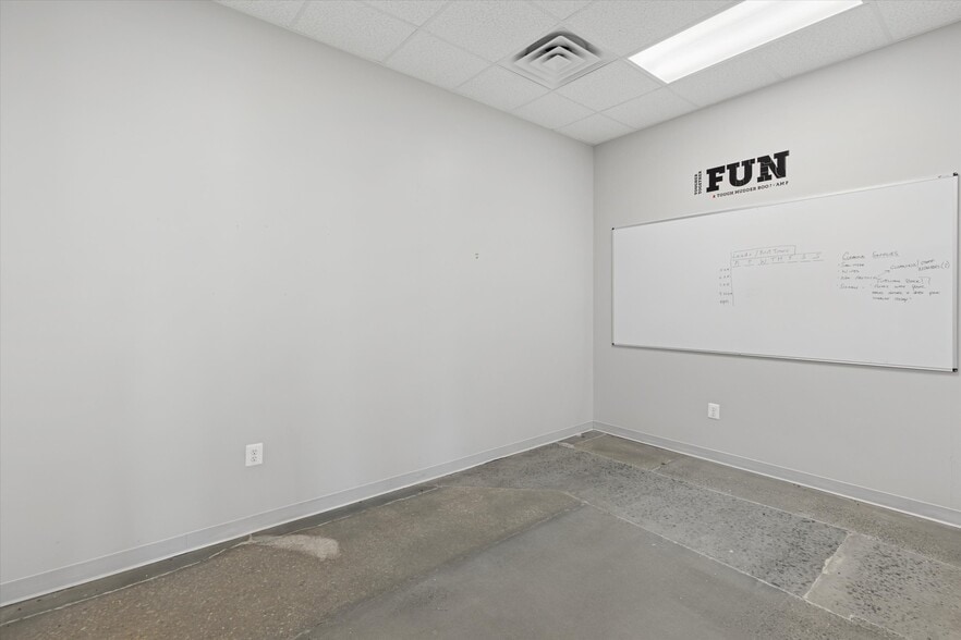 More Photos Of 950 Dekalb Pike, Blue Bell General Retail For Sale