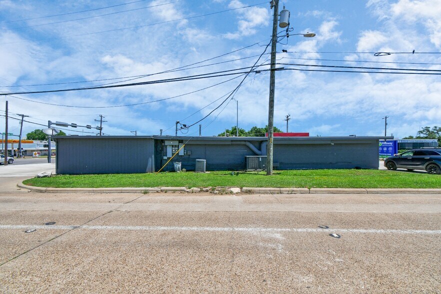 More Photos Of 1400-1402 S Texas Ave, Bryan General Retail For Sale