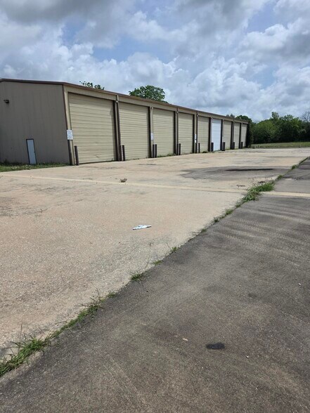 More Photos Of 6400 N Main St, Baytown Unknown For Lease