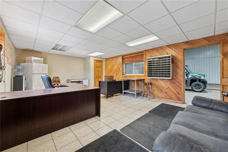More Photos Of 208 W Mud Pike, Rockwood Office For Sale