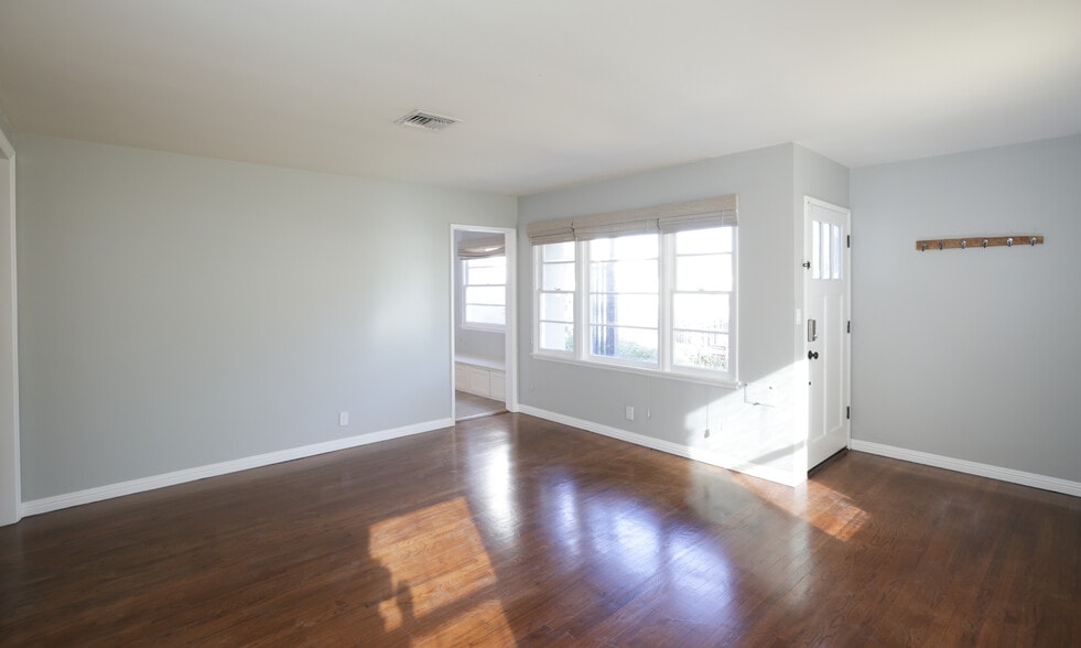 More Photos Of 456 N Batavia St, Orange Apartments For Sale