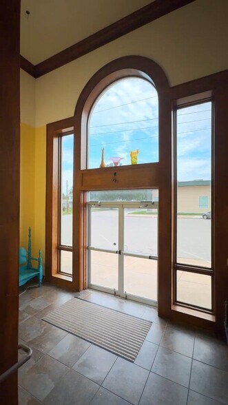 Primary Photo Of 115-117 W Grand Ave, Tonkawa Storefront Retail Office For Sale