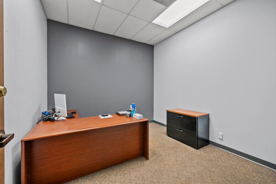 More Photos Of 1631 Gardena Ave, Glendale Industrial For Sale