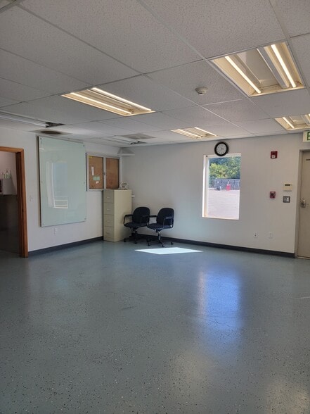 More Photos Of 16371 E State Route 3, Allyn Distribution For Sale