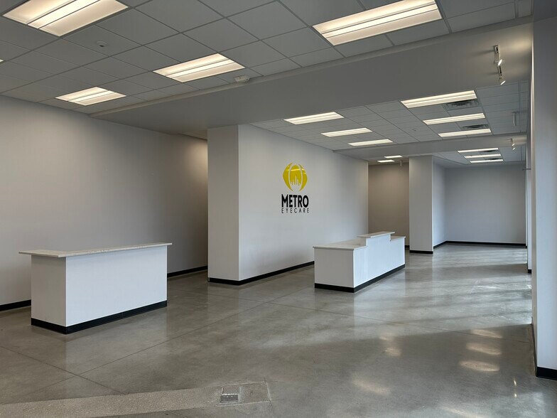 More Photos Of 1005 8th St SW, Altoona Storefront For Lease