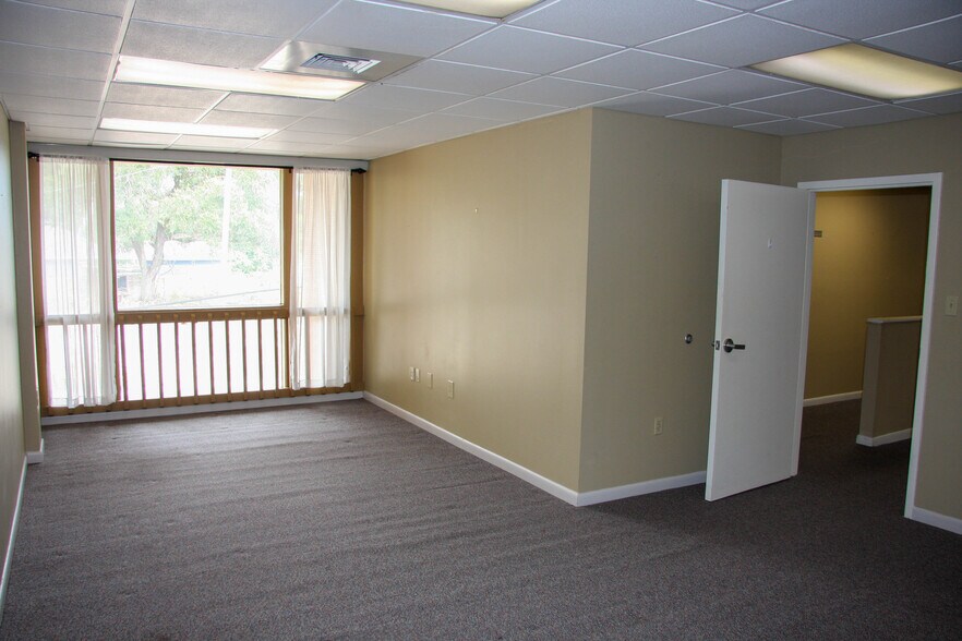 More Photos Of 1301 Government St, Pensacola Flex For Sale