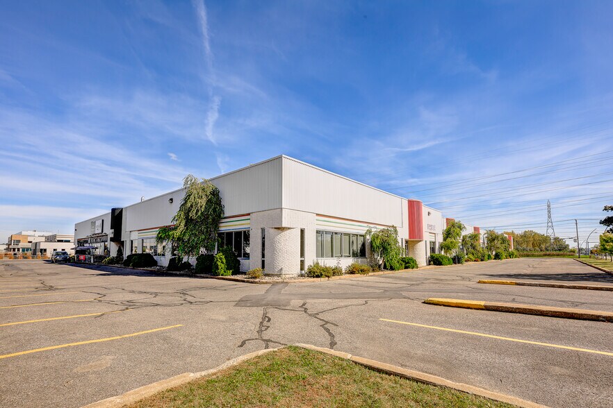 Primary Photo Of 3505-3541 Boul Le Corbusier, Laval Warehouse For Lease