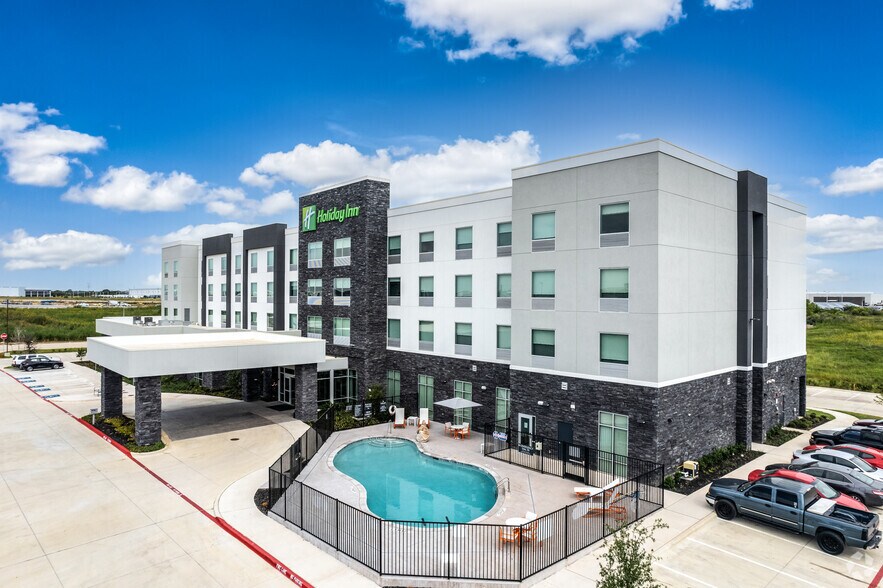 Primary Photo Of 11120 Moriah Dr, Fort Worth Hotel For Lease
