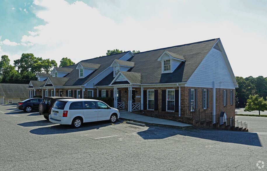 More Photos Of 825 Majestic Ct, Gastonia Medical For Lease