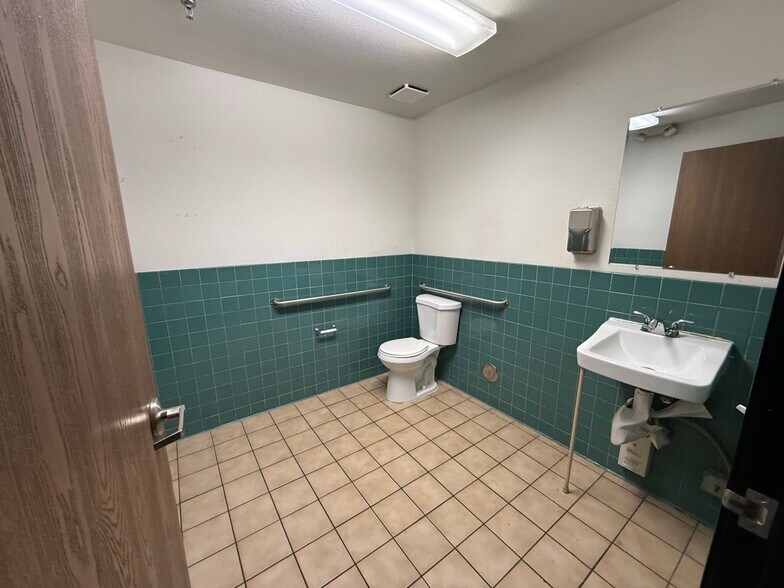More Photos Of 7091 W Craig Rd, Las Vegas General Retail For Lease