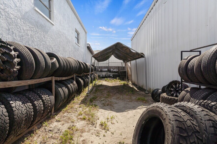 More Photos Of 6826 Ridge Rd, Port Richey Auto Repair For Sale
