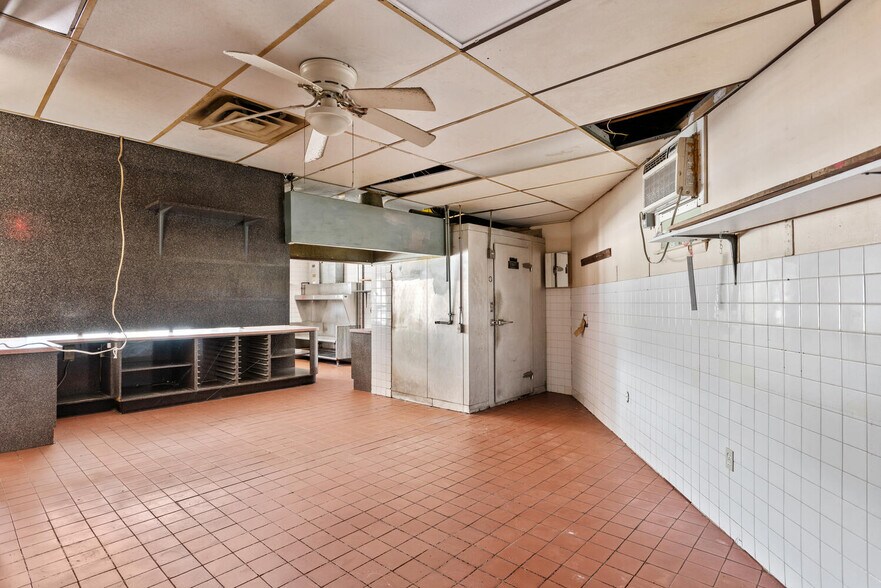 More Photos Of 95 Nutt Rd, Phoenixville Restaurant For Sale