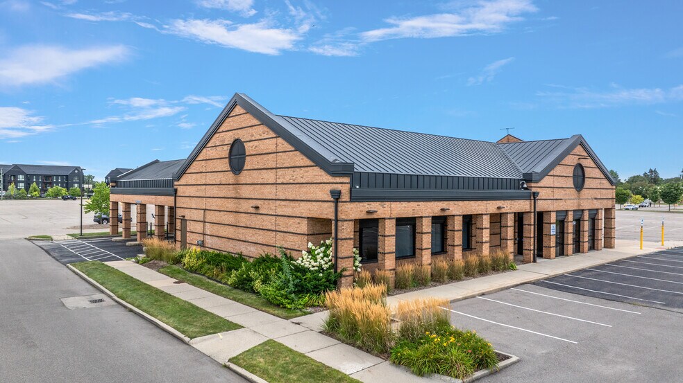 Primary Photo Of 150 E Maple Rd, Troy Bank For Lease