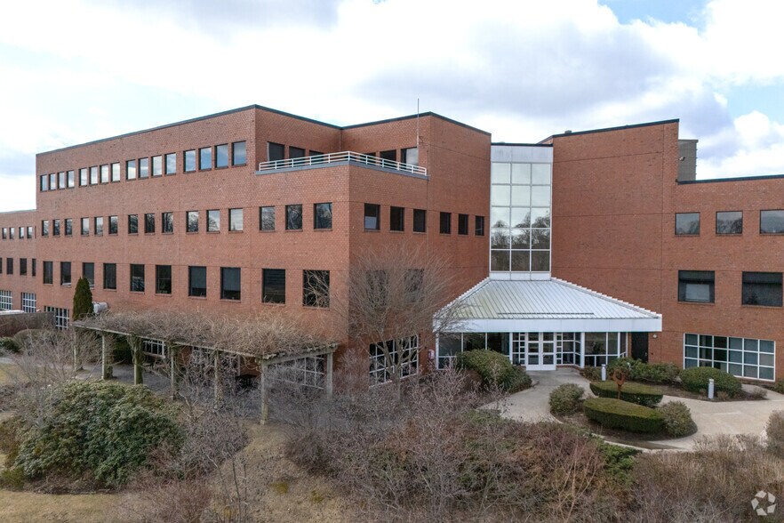 More Photos Of 475 Kilvert St, Warwick Office For Lease