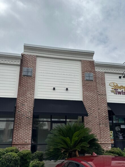 More Photos Of 107 Grand Central Blvd, Pooler Freestanding For Lease