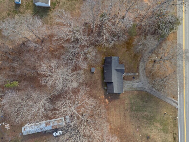 More Photos Of 5513 NC Highway 700, Eden Flex For Sale