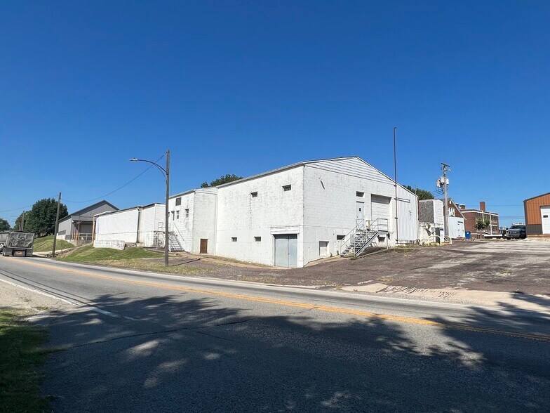 More Photos Of 1915 State St, Chester Manufacturing For Sale