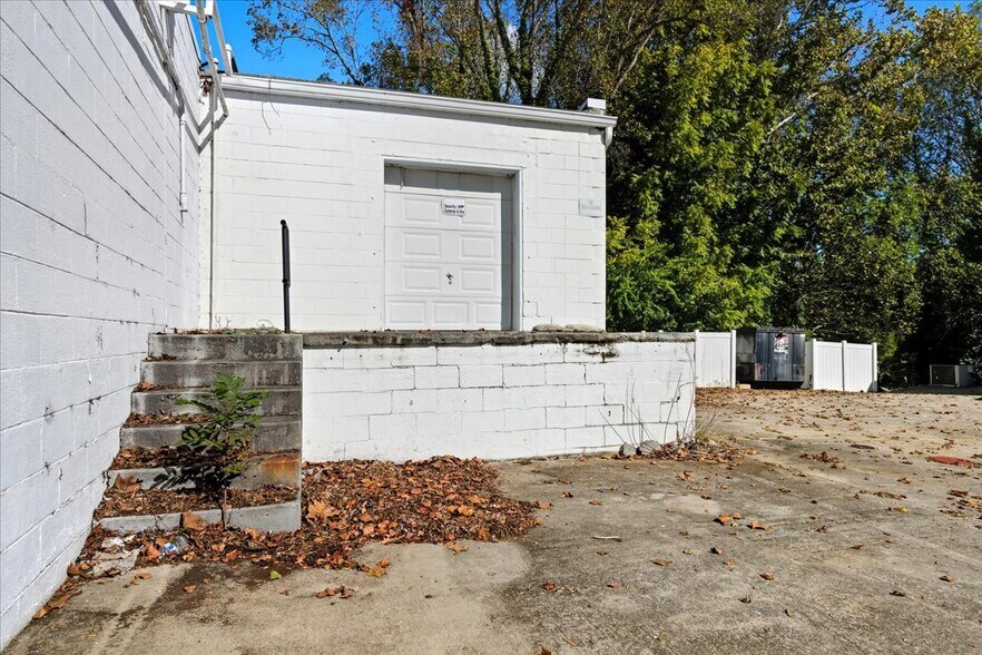 More Photos Of 778 Westover Dr, Danville Flex For Sale