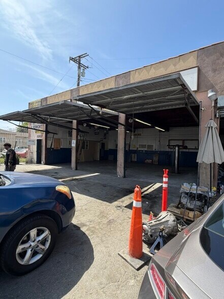 More Photos Of 10837 S Vermont Ave, Los Angeles Auto Repair For Lease