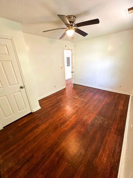 More Photos Of 208 SW Doane St, Atlanta Multifamily For Sale