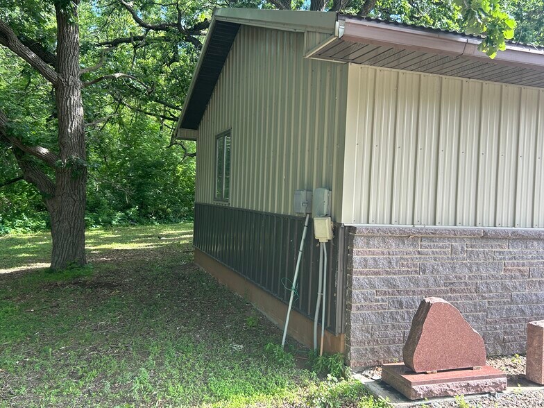 More Photos Of 711 Main St E, Melrose Manufacturing For Sale