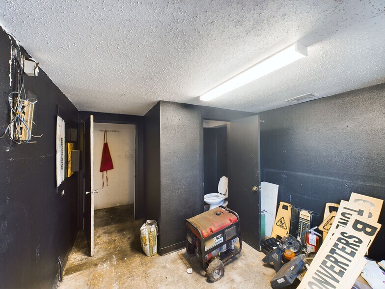 More Photos Of 4448 Fm 1960 Rd W, Houston Auto Repair For Lease