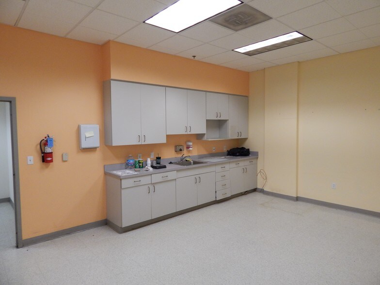 More Photos Of 3654 S Grand Blvd, Saint Louis Office For Sale