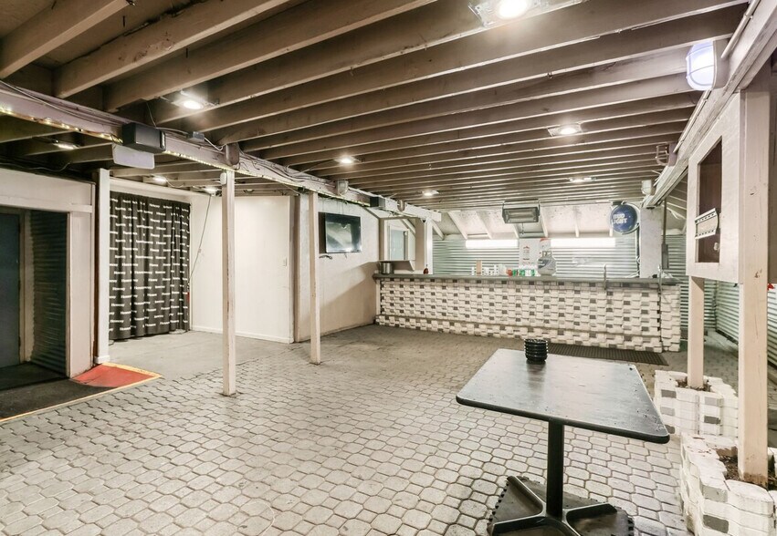 More Photos Of 1662 W Mound St, Columbus Restaurant For Sale