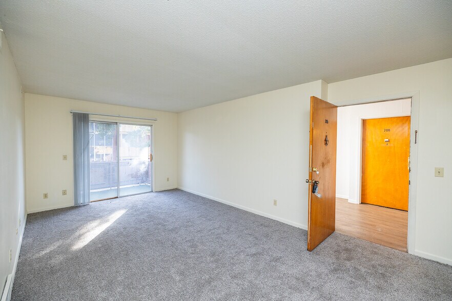 More Photos Of 2520 E Lincoln St, Wichita Apartments For Sale