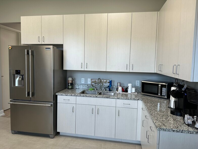 More Photos Of 9373 Baringer Foreman Rd, Baton Rouge Office For Sale