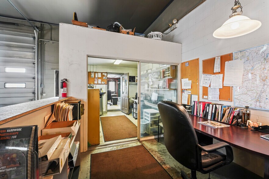 More Photos Of 111 Nott Ter, Schenectady Auto Repair For Sale