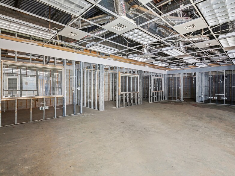 More Photos Of 840 Riverside Dr, Asheville Warehouse For Lease